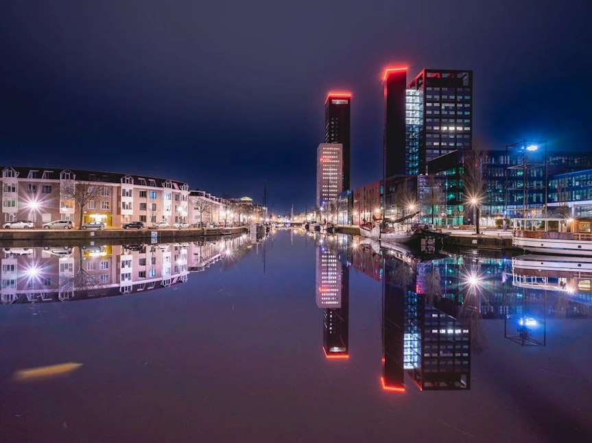 The modern, impressive facade of the Solomon Business Solutions office building in Amsterdam.
